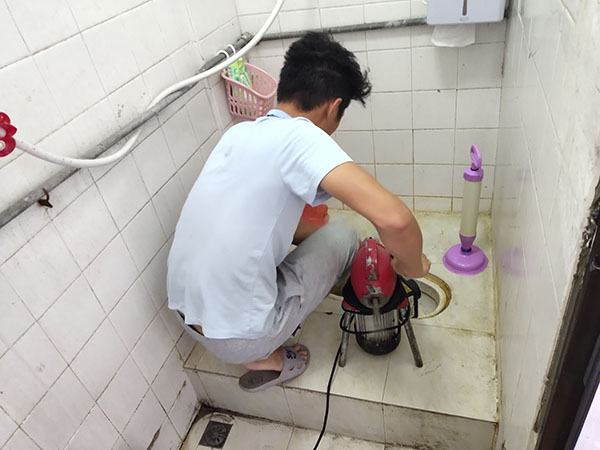 延寿肥皂掉到马桶里把马桶堵住了怎么办？马桶堵住了怎么办