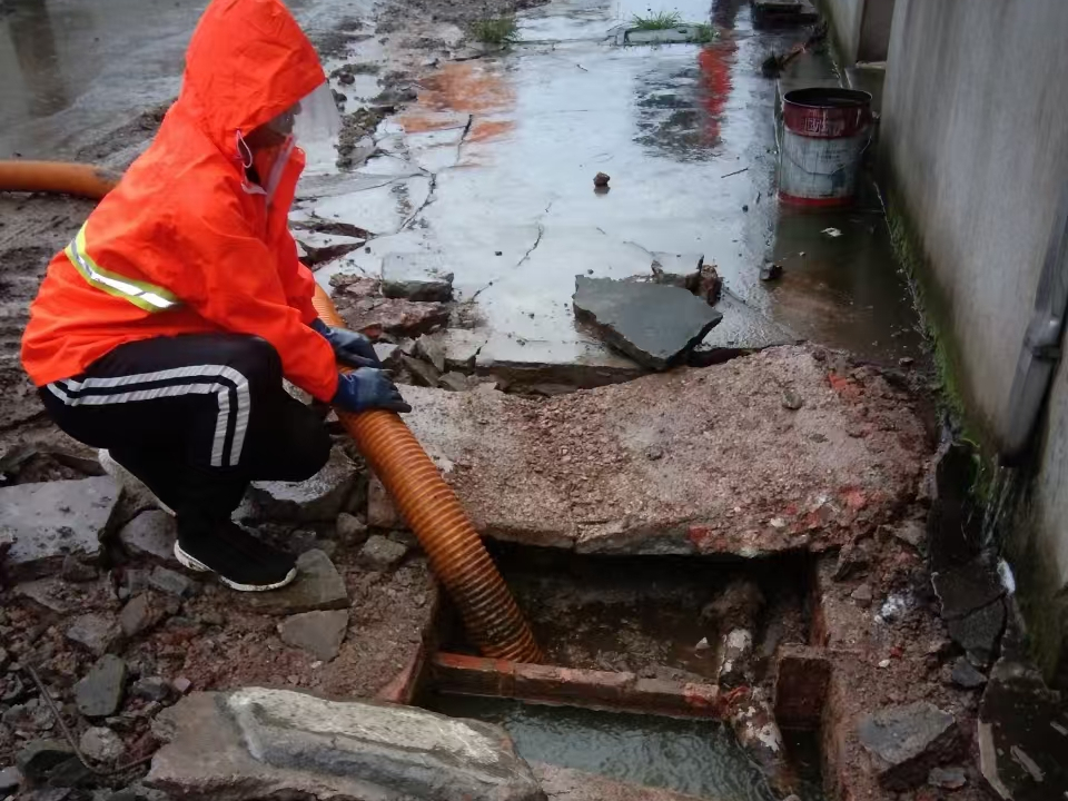 延寿专业清理污水池 炜誉市政以规范流程守护城市 “肠道”